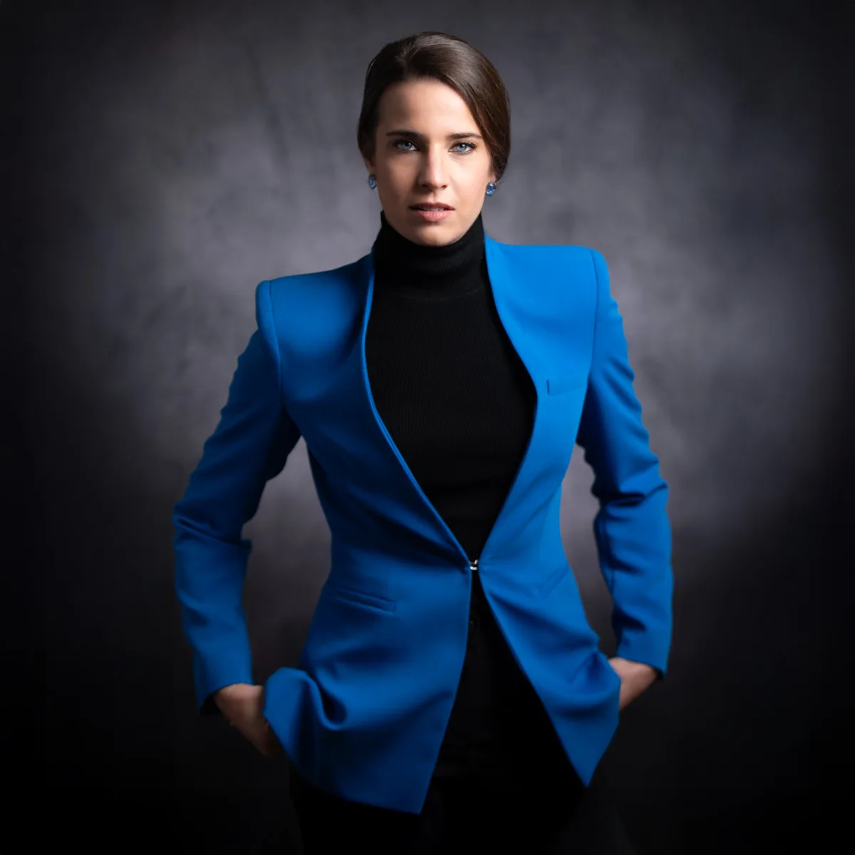 Body language in portrait photography: when your body speaks for you — Sharon Gabay, headshot photographer