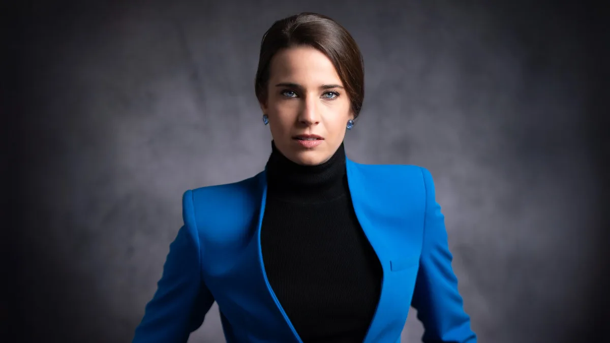 Body language in portrait photography: when your body speaks for you — Sharon Gabay, headshot photographer