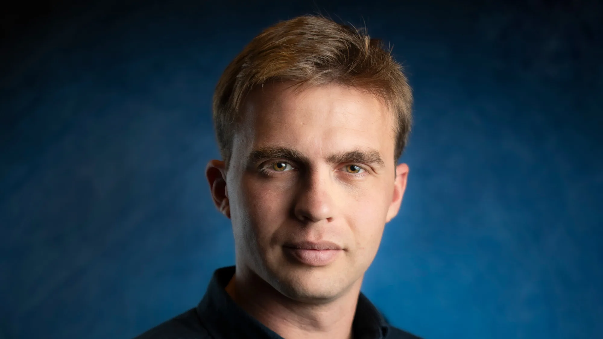 Why you don't look good in photos — and how a professional headshot photographer solves it — Sharon Gabay, headshot photographer
