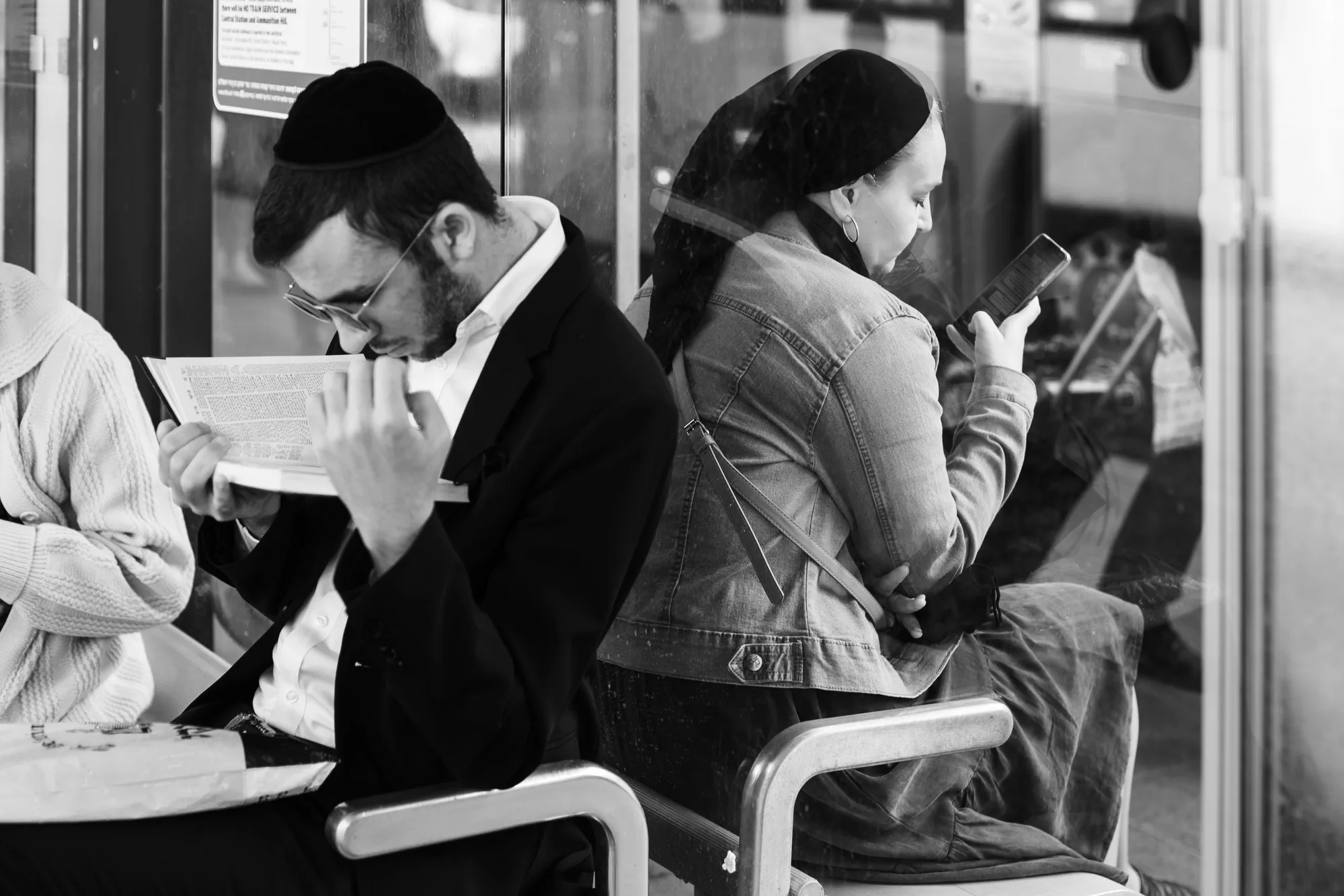 Street photography for beginners: how to start shooting the world as it is — Sharon Gabay